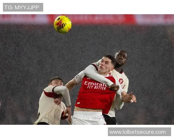 意甲焦点战波尔图与阿森纳战平乌龙球引发争议判罚全场沸腾