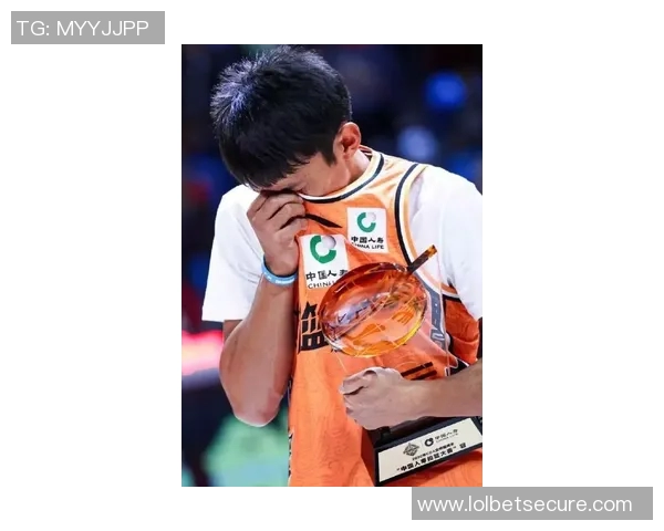 姚明在赛场上的精彩表现与比赛动态全记录