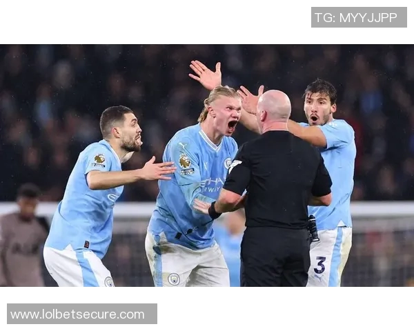 德甲精彩对决那不勒斯与热刺战成平局神扑引发争议判罚引爆全场气氛