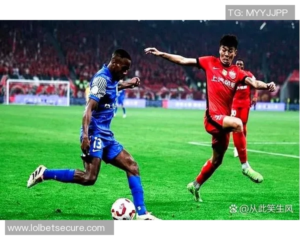 中超赛场惊现冷门莱比锡逆转曼联引发争议判罚全场沸腾 中超赛场惊现冷门莱比锡逆转曼联引发争议判罚全场沸腾