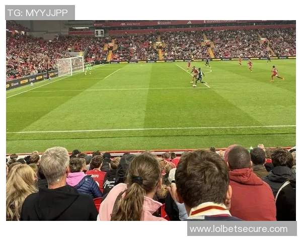 世界杯激战巴萨与利物浦0比0平局绝杀瞬间引发全场狂欢数据分析揭秘 世界杯激战巴萨与利物浦0比0平局绝杀瞬间引发全场狂欢数据分析揭秘