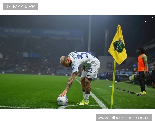 欧冠激战：国米逆转那不勒斯红牌争议引发全场热议