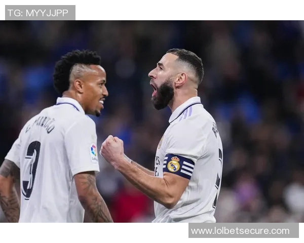 国王杯冷门之战那不勒斯以1-0战胜多特蒙德上演帽子戏法精彩瞬间